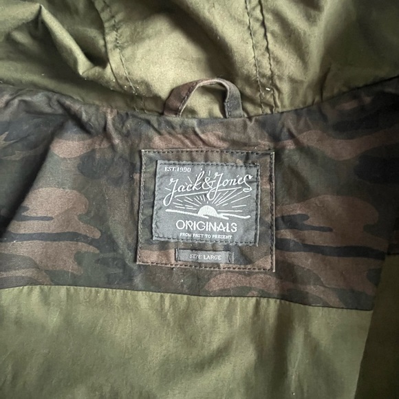 Jack and Jones camo parka - Size L - Picture 3 of 6